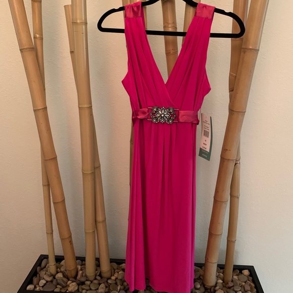 Pink dress 🌺🌺 - Picture 2 of 5